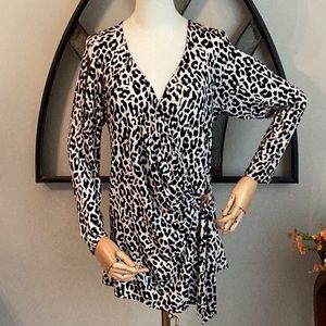 CACHE Animal Print Stretchy Mock Wrap Surplice blouse with Slit in Sleev…
